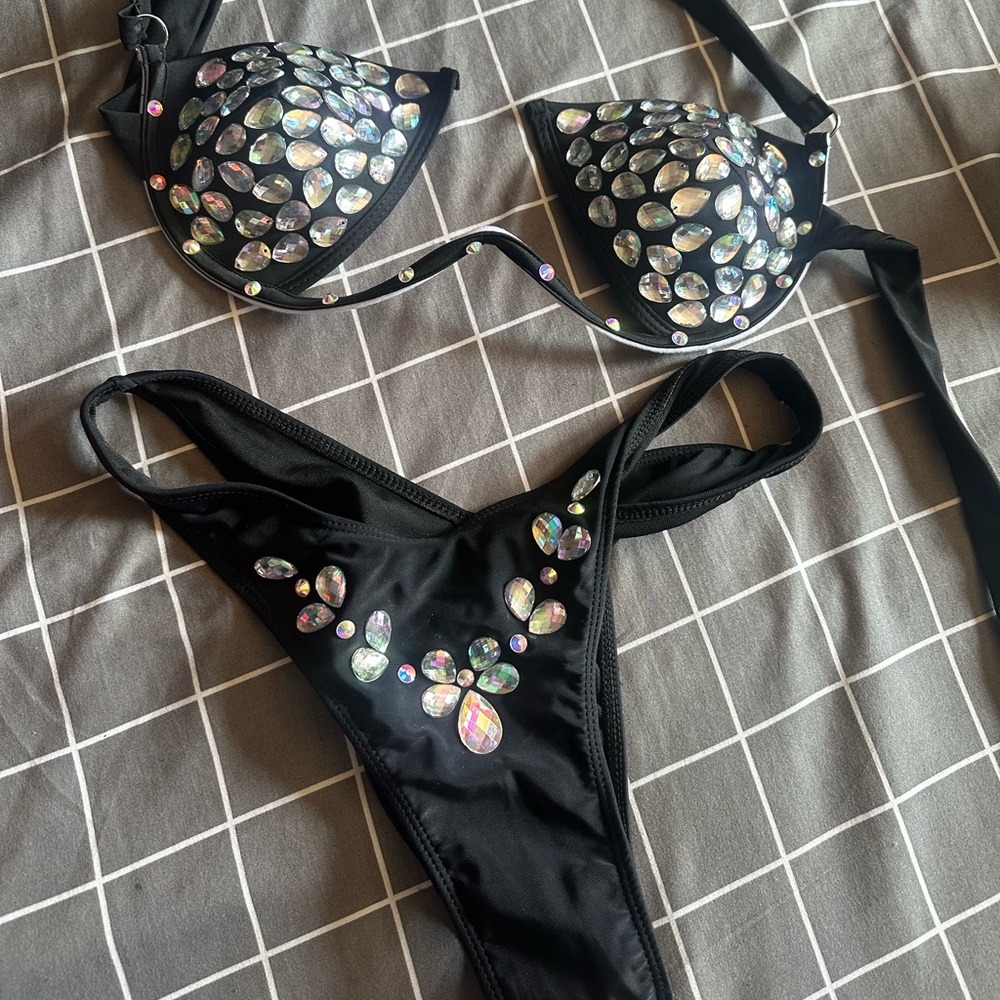 Black diamond underwire bikini cut out